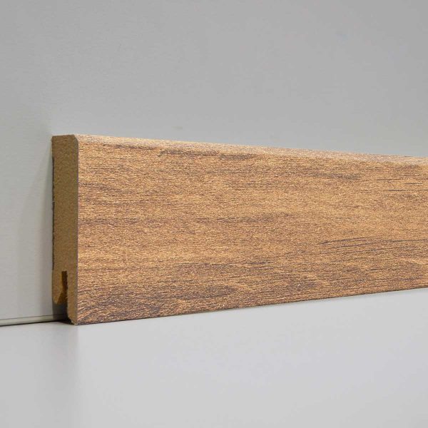 Laminate’s Skirting P140004