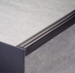 ΓΩΝΙΑ PVC ΜΑΥΡΗ 2.90cm x 2.40cm