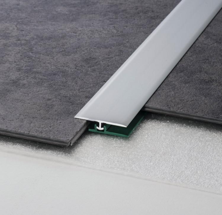 Z4-85050.jpg ΕΝΩΤΙΚΟ ΓΙΑ LVT CLICK - Ζ4 ΑΣΗΜΙ 3cm - Image 1