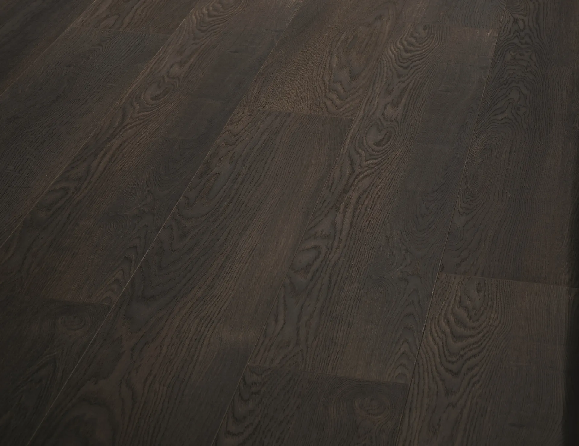 img_14684_5c9851bd.webp LAMINATE MAGNITUDE - 580 BLACKFIRED OAK - Image 1